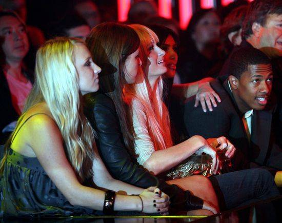 10 zdjęć, które ukazują, kto naprawdę zrobił z Kim Kardashian gwiazdę