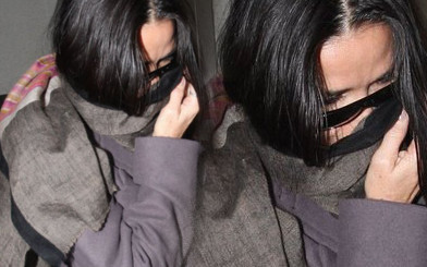 Demi Moore nie chce pokazać twarzy (FOTO)