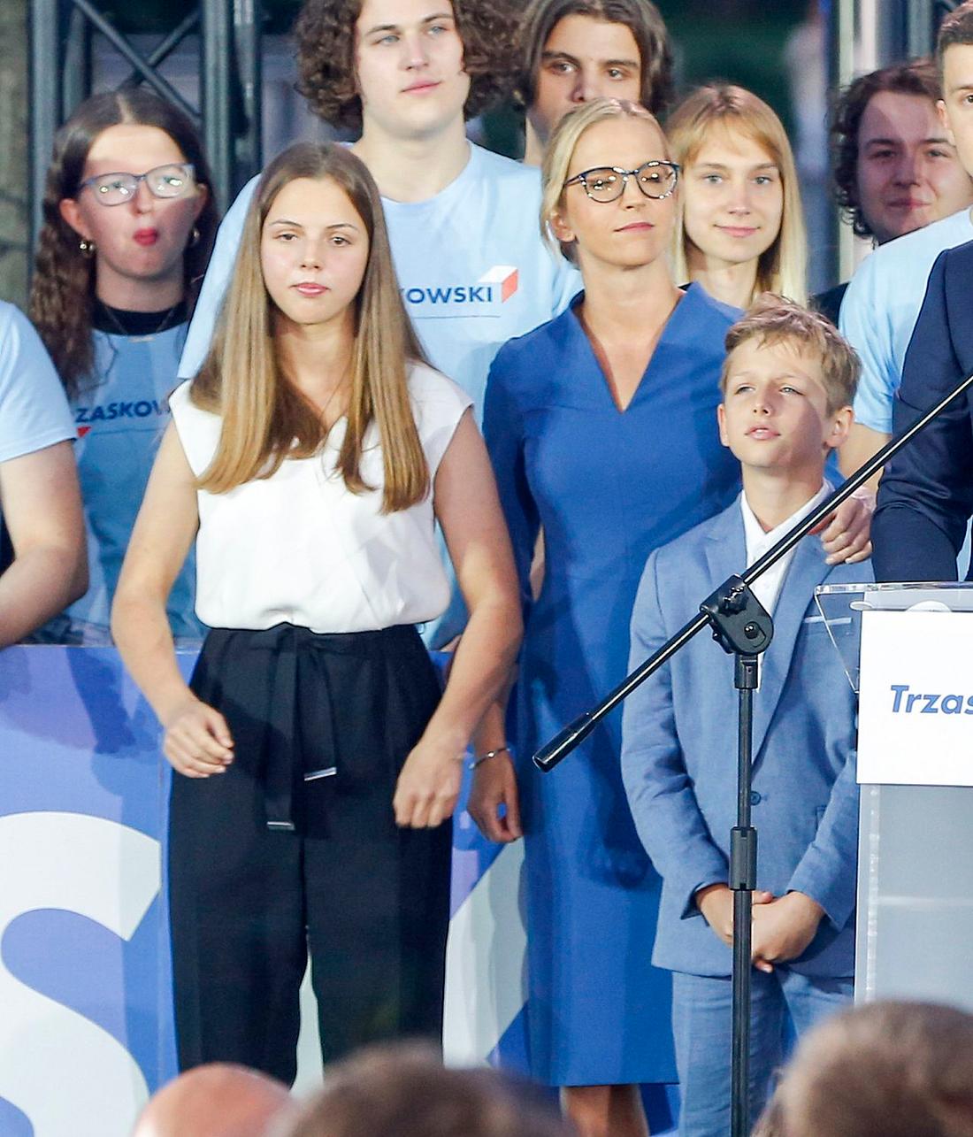 Małgorzata Trzaskowska z dziećmi na wieczorze wyborczym