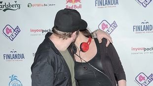 Żona polskiej gwiazdy błysnęła biustem na salonach (FOTO)