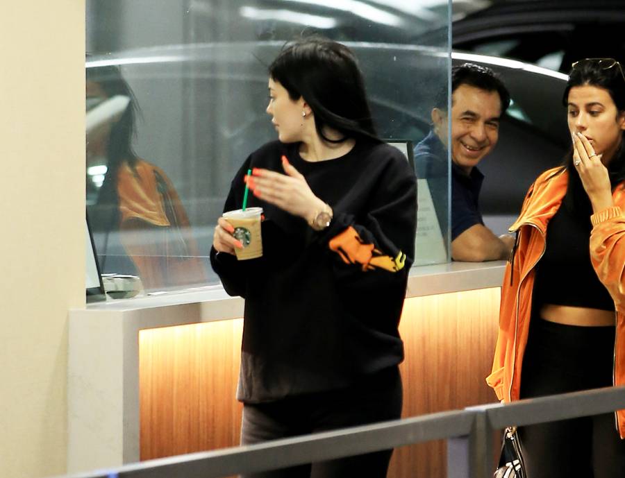 Kylie Jenner BEZ MAKIJAŻU  i bez doczepianych rzęs (ZDJĘCIA)