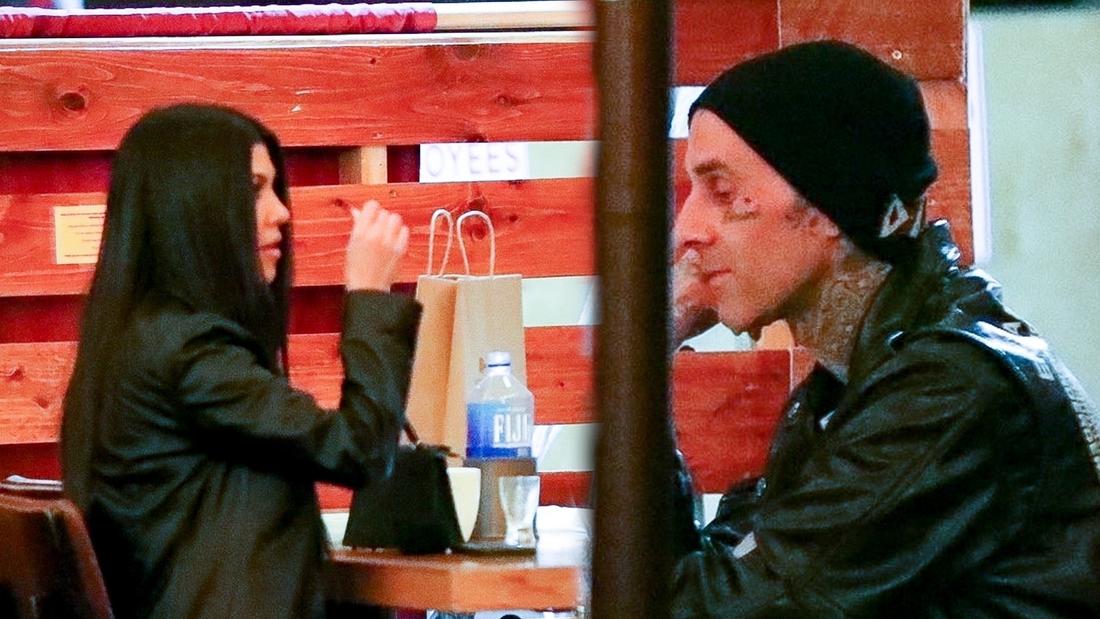 Kourtney Kardashian i Travis Barker trzymają się za ręce