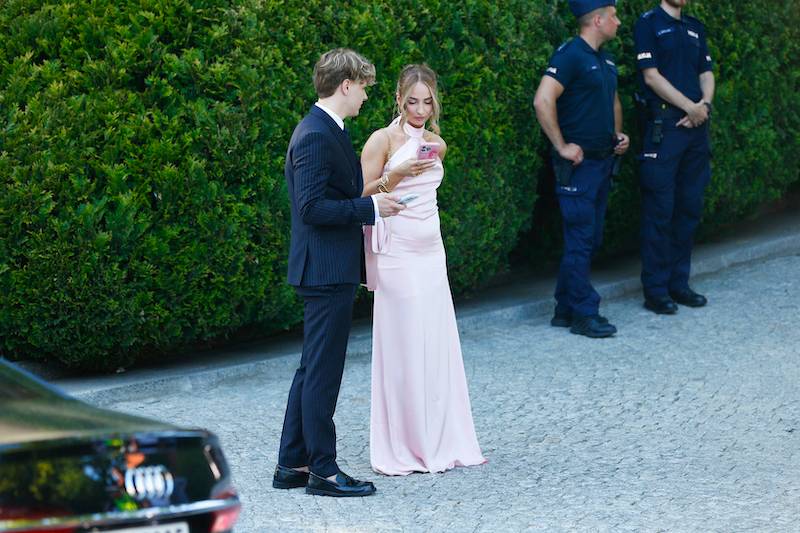 Angelika Mucha przyłapana w drodze na prestiżowe przyjęcie do ambasadora USA! (FOTO)