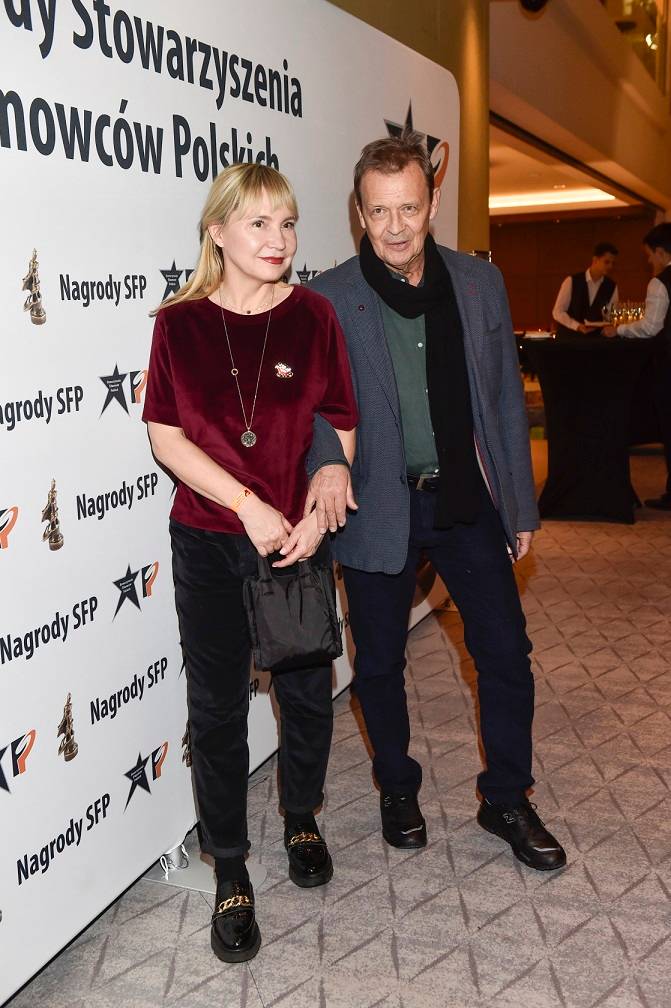 Dawno niewidziany Jan Frycz z trzecią żoną na rozdaniu nagród
