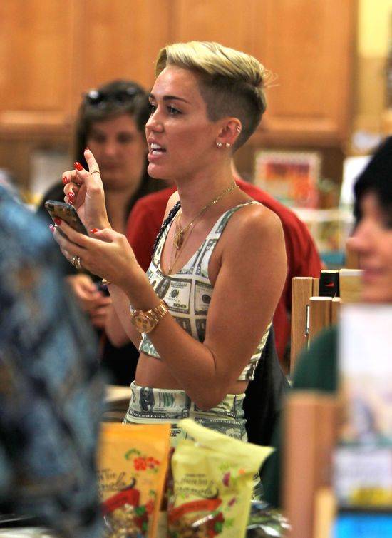 Miley Cyrus z mamą na zakupach