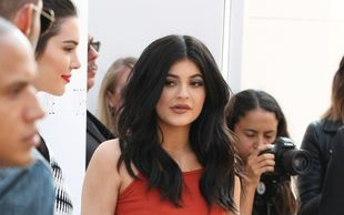 Kylie Jenner twierdzi, że od lat nie wzięła mamy dolara!