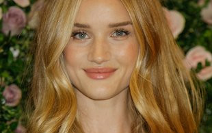 Rosie Huntington-Whiteley promuje swoją kolekcję bielizny