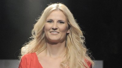 Czwarta żona Wiśniewskiego odsłania brzuch. Zrzuciła 40 kg i poszła pod skalpel