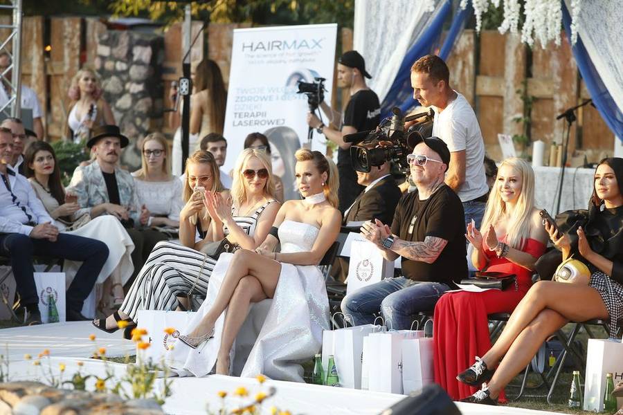 Gwiazdy na pokazie Patrycji Kujawy – Doda w żałobie