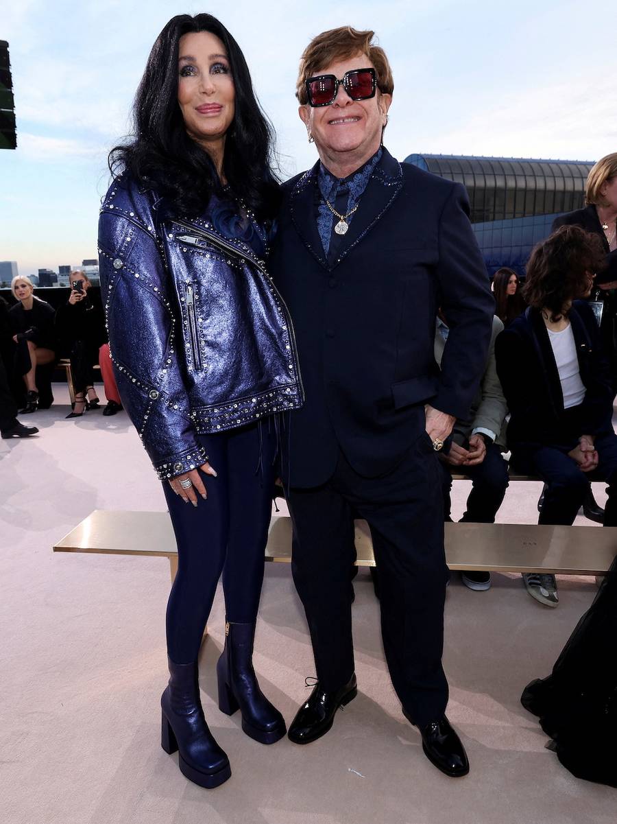 Od Miley Cyrus i Eltona Johna po Cher: Plejada gwiazd na pokazie marki Versace