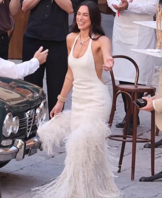 Dua Lipa i Callum Turner zaczynają kilkudniowe wesele, fot. TikTok.com