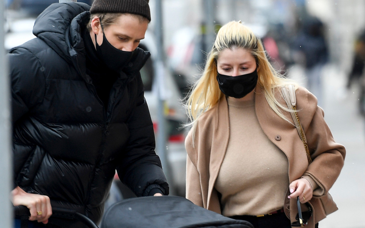 Dumny tata Jakob Kosel z córeczką i Ciocią Liestyle na spacerze. Odwiedzili cukiernię Magdy Gessler (ZDJĘCIA)