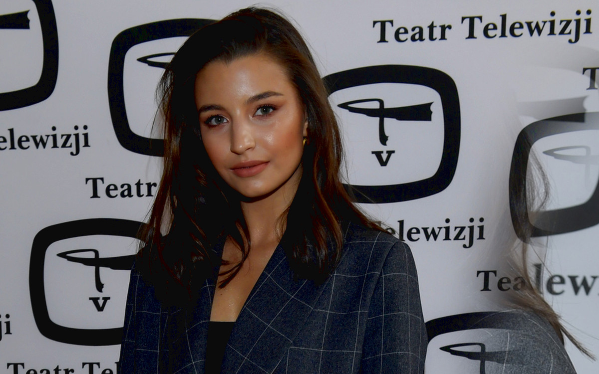 Która stylizacja Julii Wieniawy z dzisiejszego dnia lepiej się prezentowała?