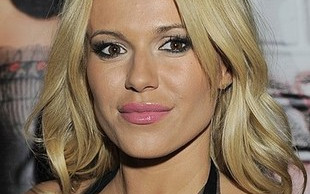 Angielska wersja piosenki Dody do filmu Kac Wawa (VIDEO)