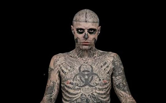 Zombie Boy bez tatuaży? (VIDEO)