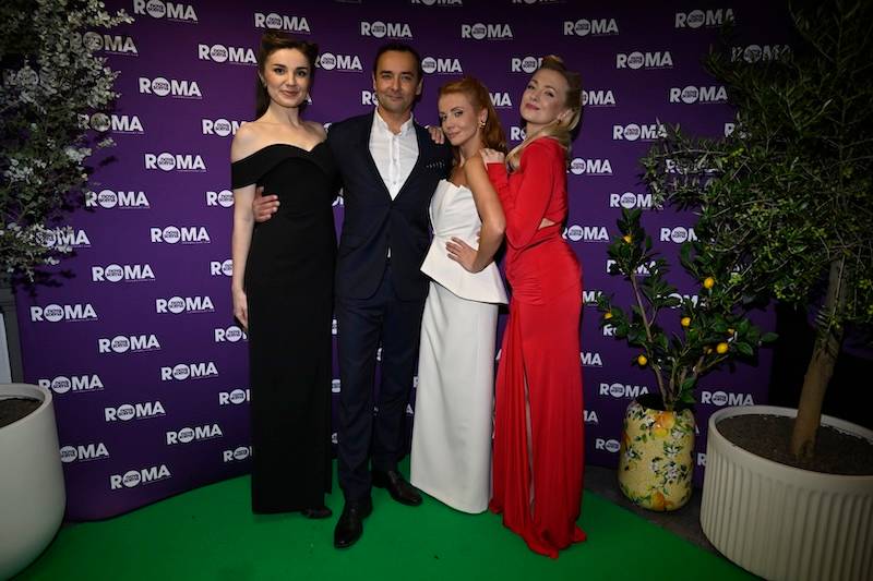 Plejada aktorów na premierze “Aniołki Mussoliniego”. Zakochani Kurdej-Szatan i Rafał Szatan, Magda Mołek…