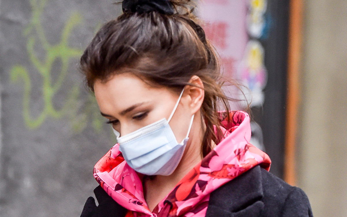 Anna Maria Sieklucka w dresie i botkach na obcasie spaceruje po Warszawie (ZDJĘCIA)