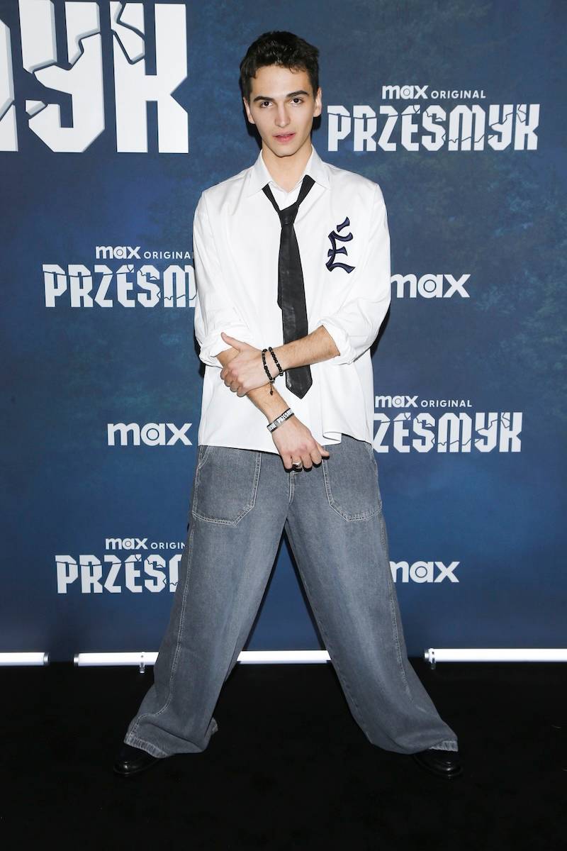 Uroczysta premiera serialu “Przesmyk”. Gwiazdą wieczoru – Lena Góra w srebrnej sukni do ziemi