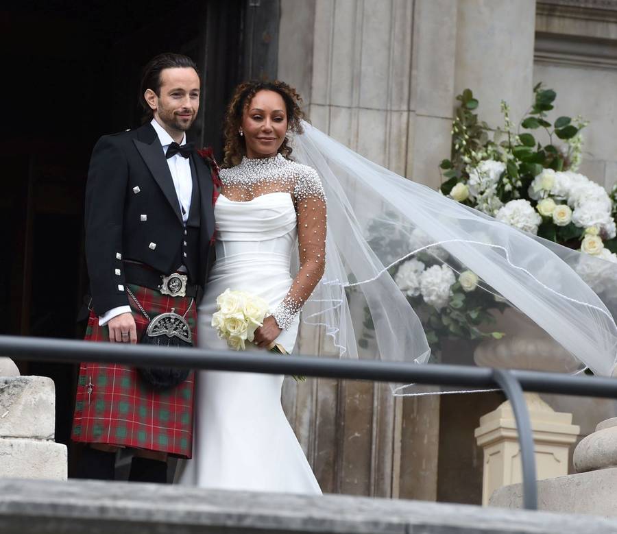 Mel B po raz trzeci wyszła za mąż! Szkockie wdzianko pana młodego zrobiło prawdziwą furorę (FOTO)