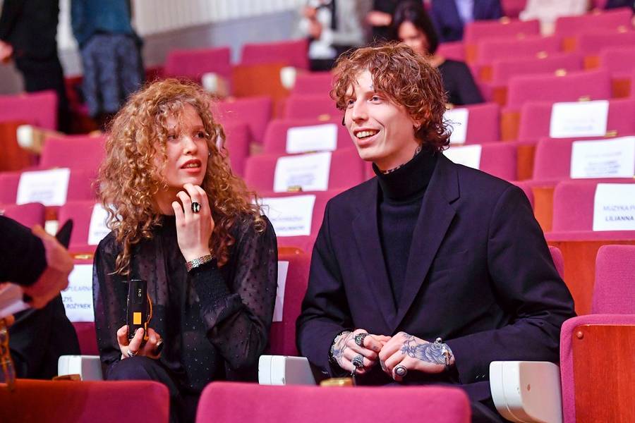 PASZPORTY POLITYKI 2022. Janusz Gajos z żoną zaszczycił swoją obecnością, Magdalena Różczka wspiera Jana Holubka