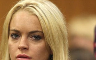 Lindsay Lohan zaczęła nowy tatuaż (FOTO)