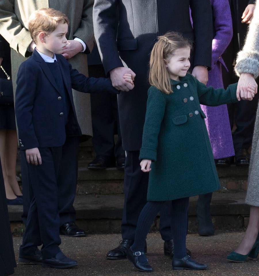 Charlotte w zielonym płaszczyku i elegancki George po raz pierwszy z rodzicami w kościele na Boże Narodzenie (ZDJĘCIA)