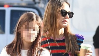 Honor Marie Warren, córka Jessiki Alby, wygląda bardzo poważnie jak na swój wiek