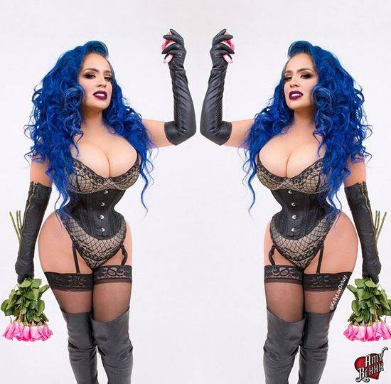 Kelly Lee Dekay właścicelka najwęższej talii w show biznesie