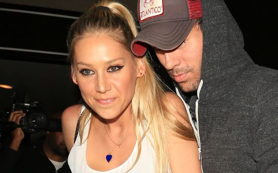 Anna Kournikova pokazała ciążowy brzuch i wywołała AWANTURĘ na Instagramie