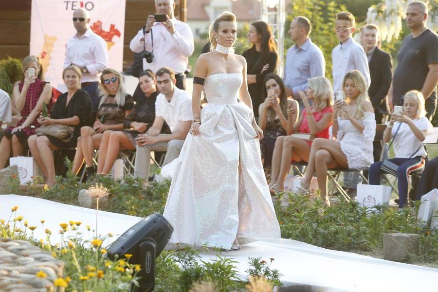 Gwiazdy na pokazie Patrycji Kujawy – Doda w żałobie