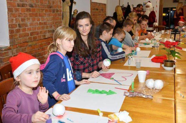Gwiazdy malują z dziećmi bombki