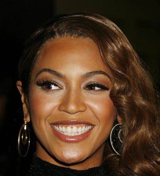 Czy Beyonce wybieliła skórę?