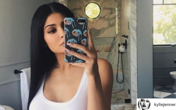 SZOK! Co Kylie Jenner będzie musiała zrobić po urodzeniu dziecka?