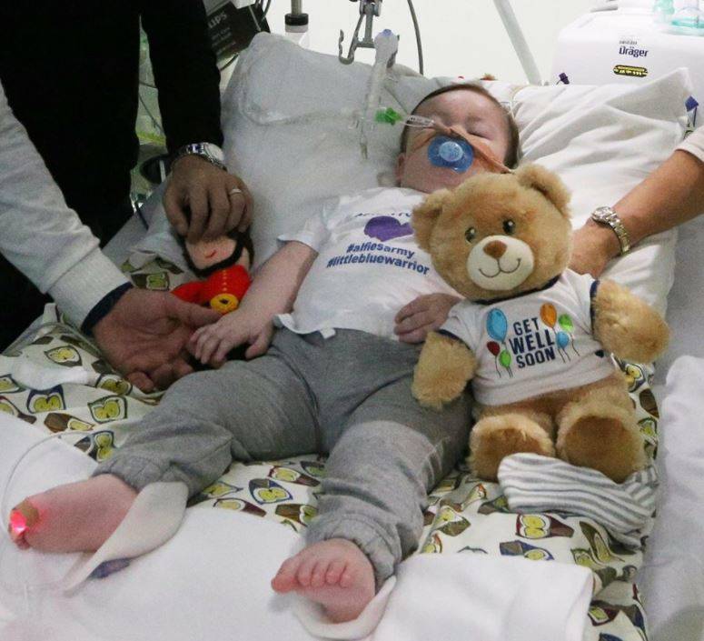 Alfie Evans nie otrzymał w SZPITALU pokarmu przez 28 GODZIN!