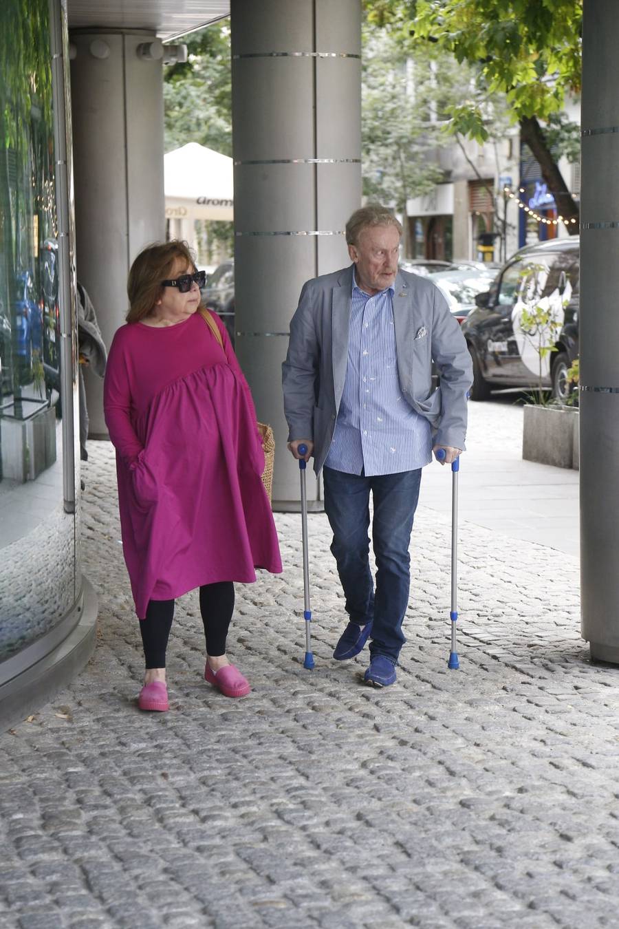 Daniel Olbrychski wkracza do studia “DDTVN” o kulach! U jego boku pojawiła się ukochana żona (FOTO)