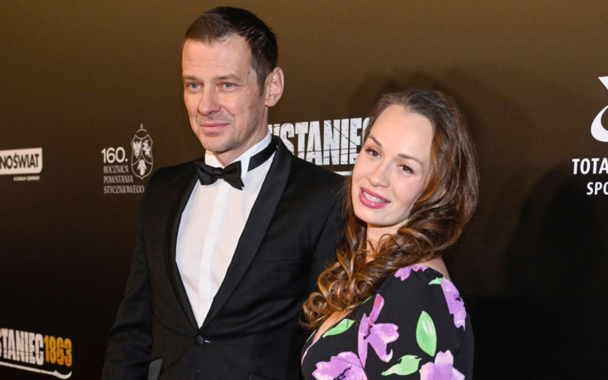 Marcin Kwaśny pojawił się z ciężarną żoną na premierze filmu “POWSTANIEC 1863”