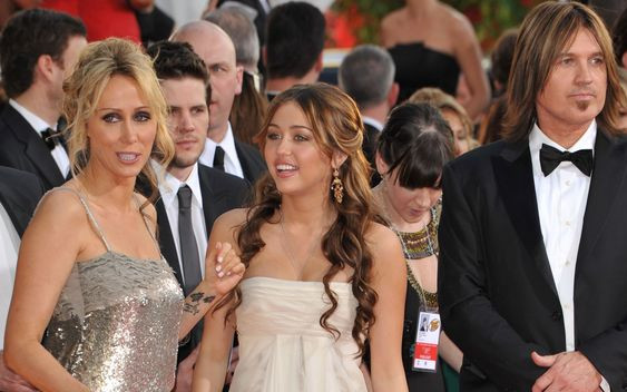 Czego nauczyło Miley małżeństwo rodziców?