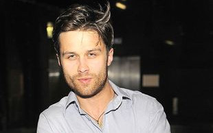 Maciej Zakościelny przestawił się na brunetki?