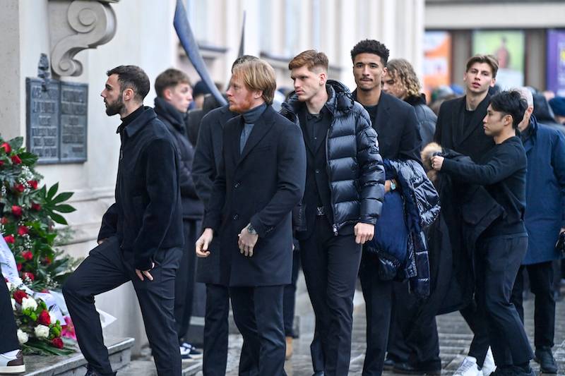 Pogrzeb Lucjana Brychczego. Tłumy piłkarzy i kibiców przyszły pożegnać legendę Legii Warszawa