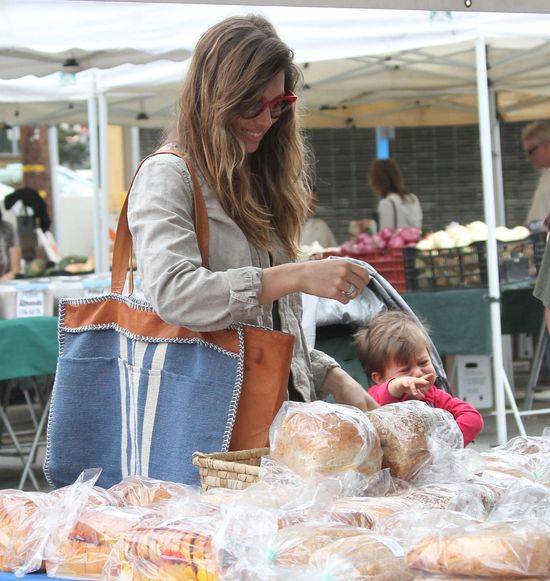 Jessica Biel robi zakupy na targu