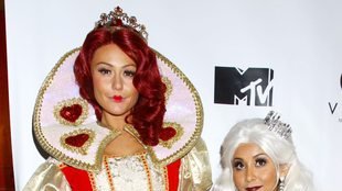 Snooki i JWoww przebrane za dwie królowe (FOTO)
