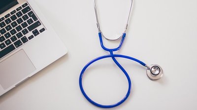 Ból głowy: jak sobie z nim radzić i kiedy warto zgłosić się do lekarza?