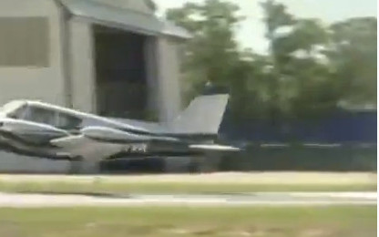 92-latek wylądował bezpiecznie bez podwozia (VIDEO)