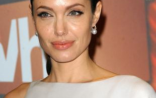 Angelina Jolie vs. Jennifer Aniston