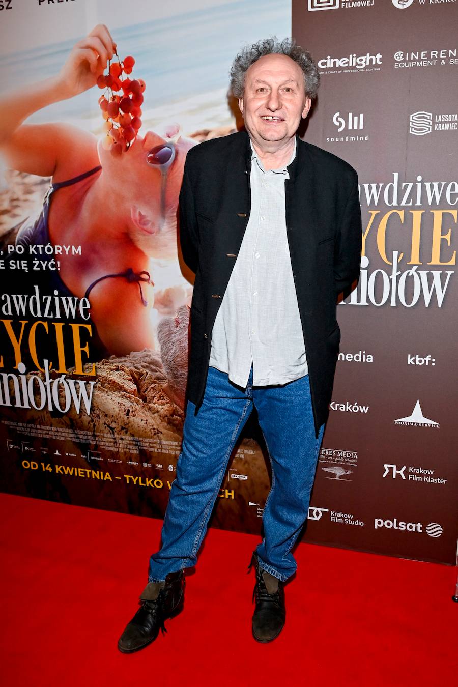 Premiera “Prawdziwe życie aniołów”. Julia Wieniawa z przyjacielem Musiałowskim, dawno niewidziany Krzysztof Globisz