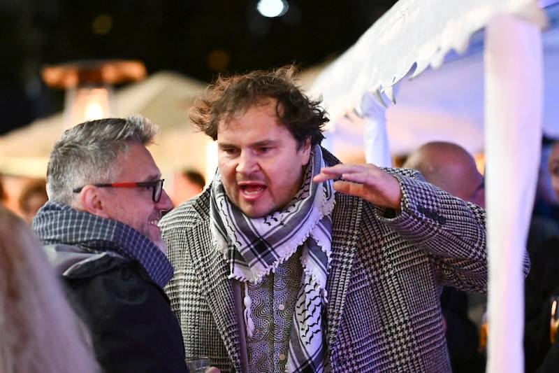 Aktorzy na wieczorze filmowym. Roześmiany Paweł Deląg, Sonia Bohosiewicz…