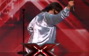 Nagi uczestnik X-Factor zaszokował publiczność (VIDEO)
