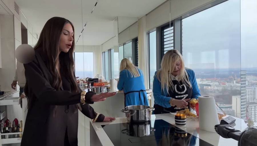 Julia von Stein, fot. YouTube