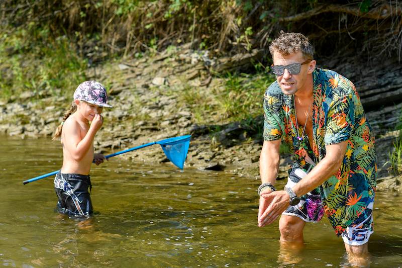 Bartosz Obuchowicz pochwalił się, jak spędza wakacje kamperem. Rzadko pokazuje się z rodziną