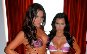 Była Kim w bikini, teraz mamy jeszcze Khloe (FOTO)